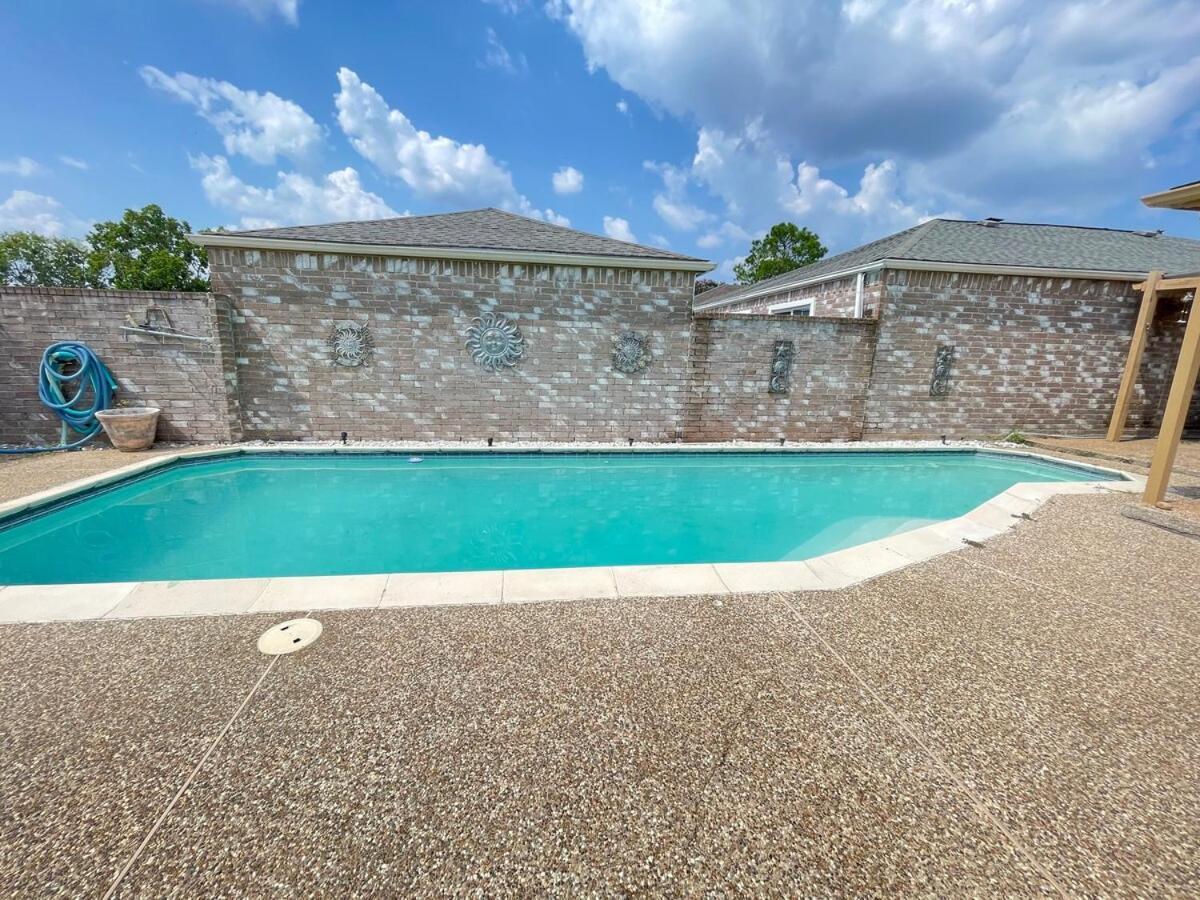 Relaxing Oasis With Pool *